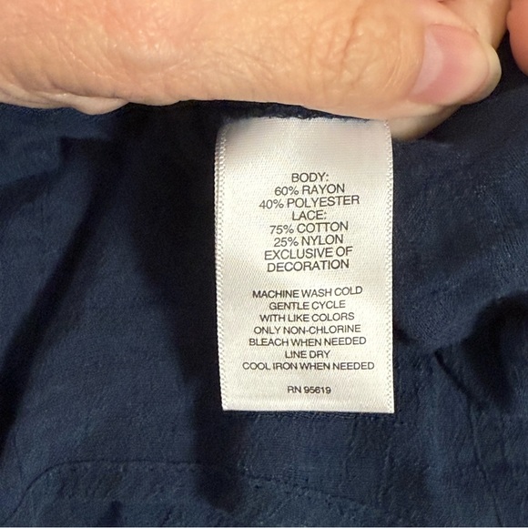 Valerie Stevens Navy Lace Front Blouse Women’s Large - Picture 6 of 7